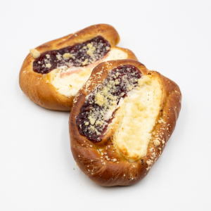 Drożdżówka porzeczka - ser - 2 szt