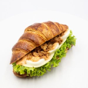 Croissant z serem i jajkiem