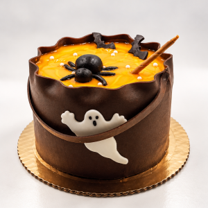 Tort kociołek na Halloween
