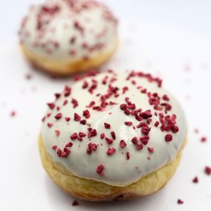 Pączki z budyniem i malinami 2 szt